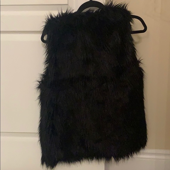 H&M fluffy vest - Picture 2 of 2